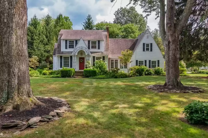 Mentor House: 7364 Johnnycake Ridge Rd