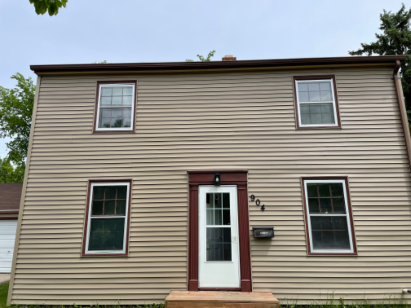 Moorhead House: 904 4th St S