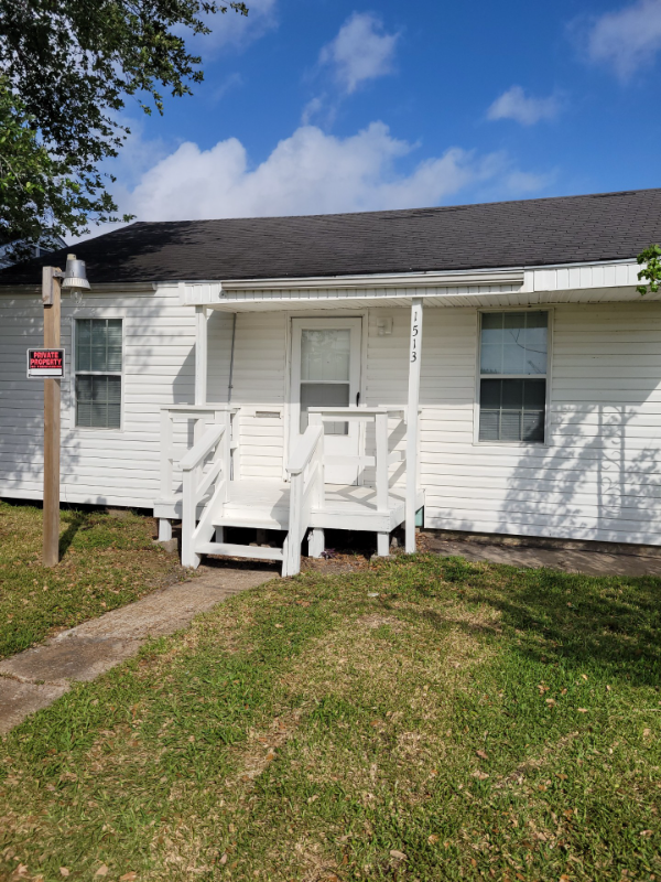 Port Arthur House: 1513 W Procter St