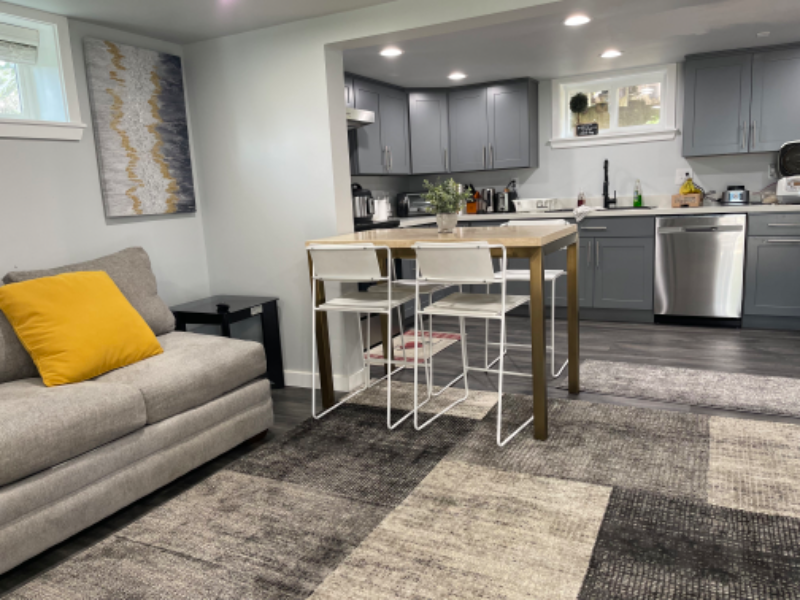 Seattle Apartment: 1012 NE 91st St